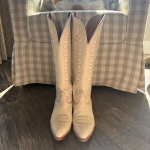 Rory cowgirl boot in chapel-petite Paloma